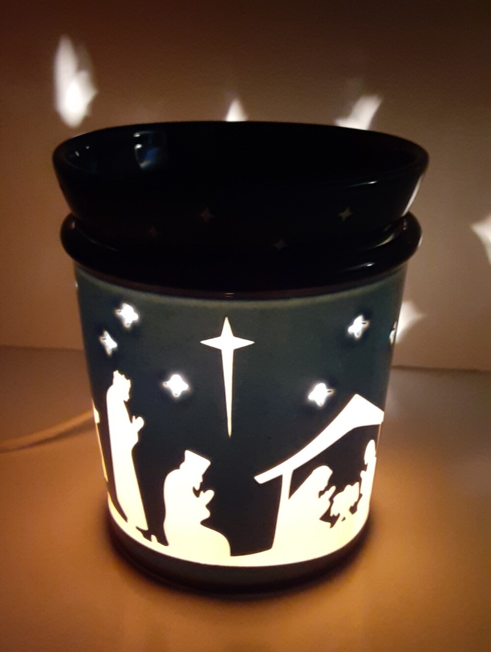 Scentsy " Silent Night " Nativity Scene & Stars Full Size Wax Warmer